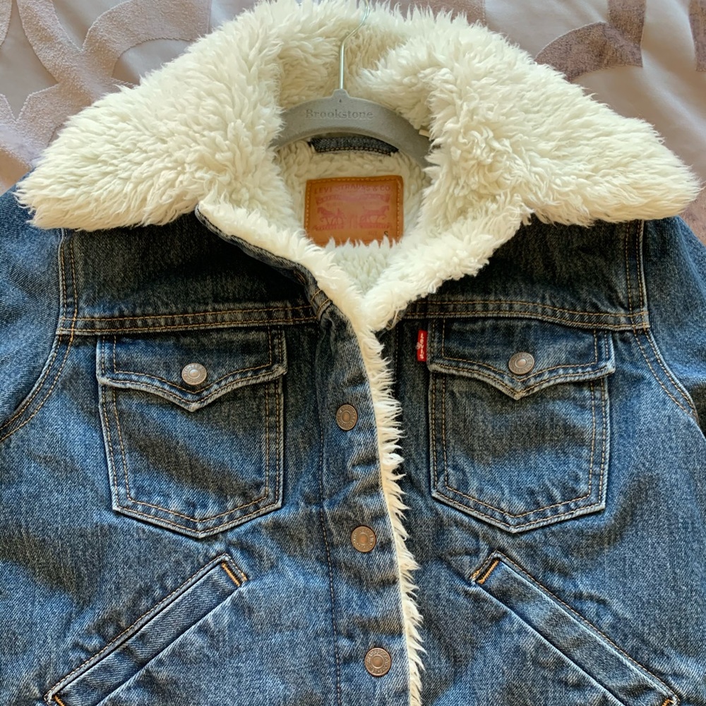 Levi’s Cropped Denim Jacket w/ Fur Collar